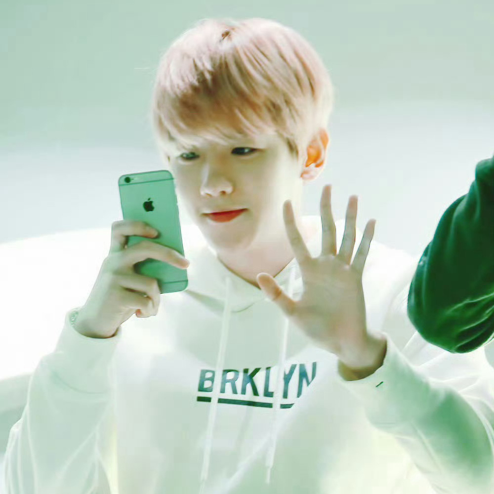 伯賢 (EXO)粉絲拍下的瞬間