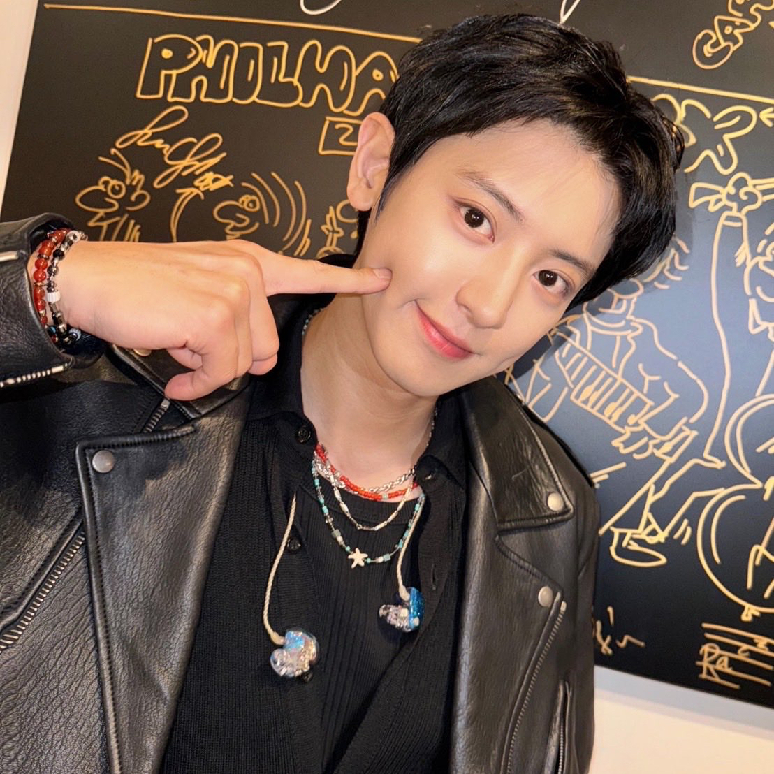 A moment captured by Chanyeol (EXO)'s fan