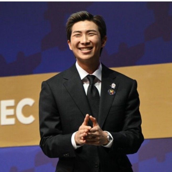 RM (防弹少年团)的最新照片