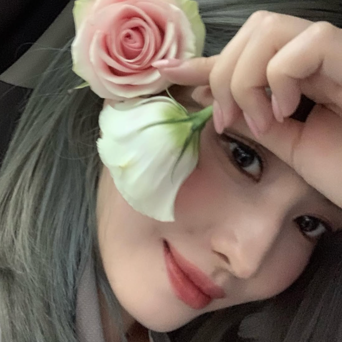 Recent activity shot of Momo (TWICE)