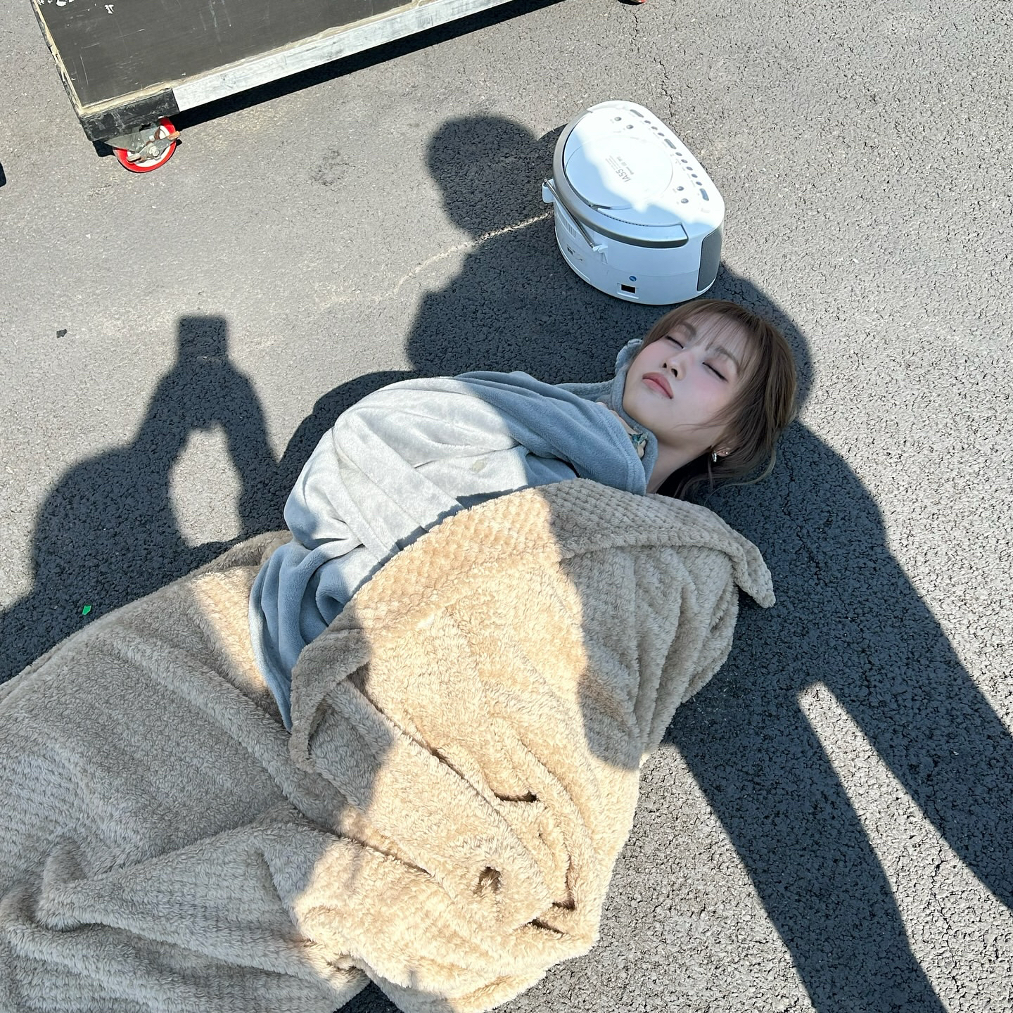 Behind-the-scenes cut of Momo (TWICE)