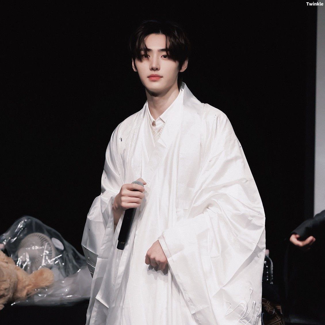 A moment captured by Sunghoon (ENHYPEN)'s fan