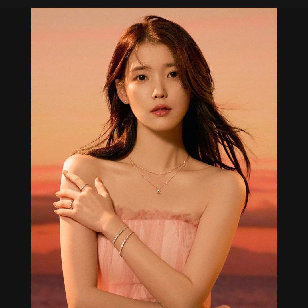 Behind-the-scenes cut of IU