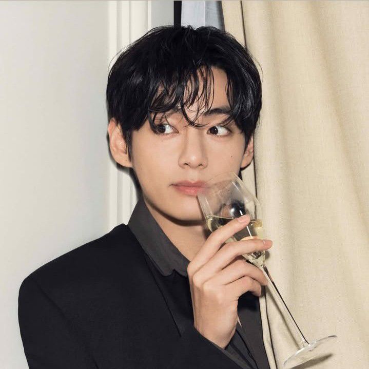 V (BTS)の舞台裏ショット