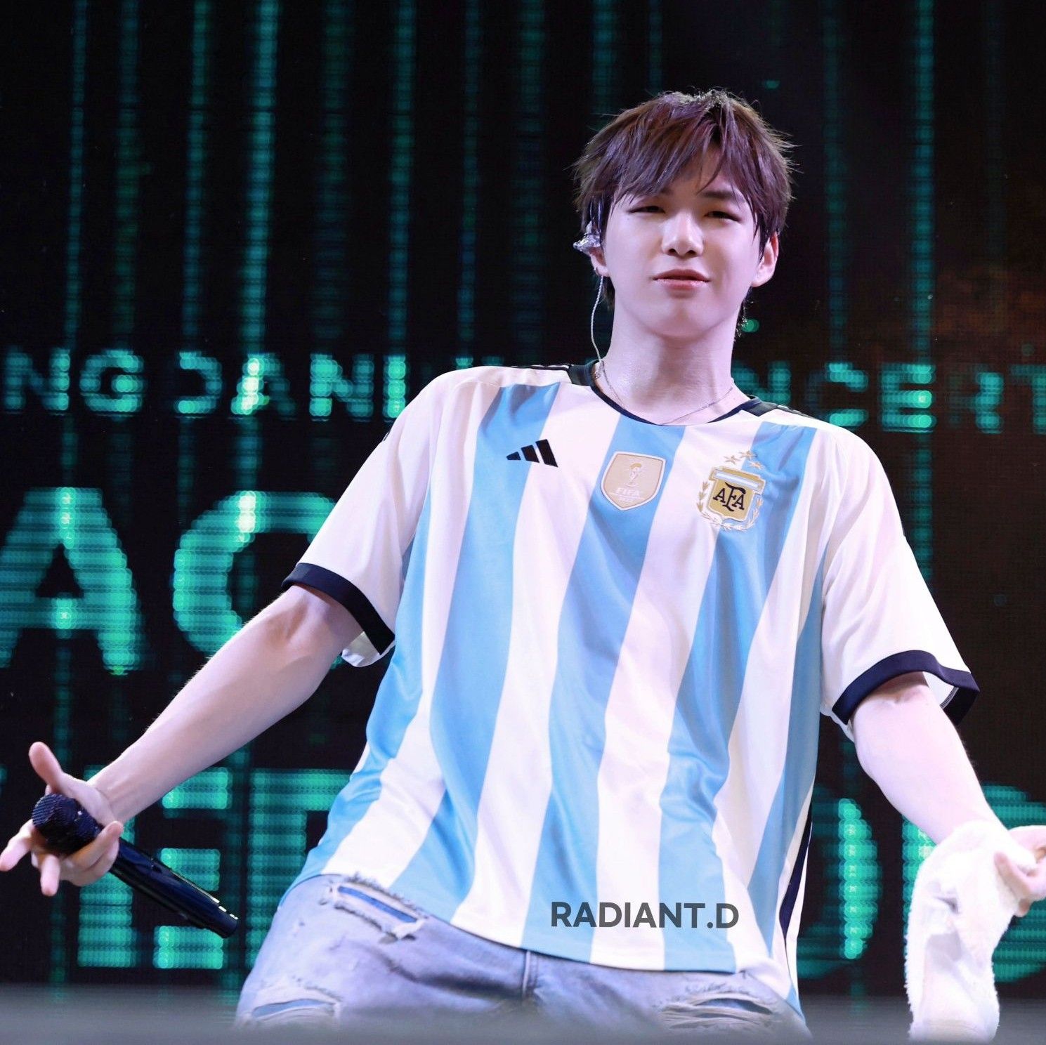 A moment captured by Kang Daniel's fan