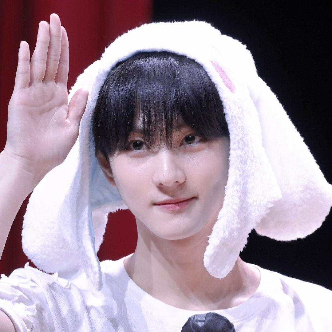 Latest photo of Jungwon (ENHYPEN)