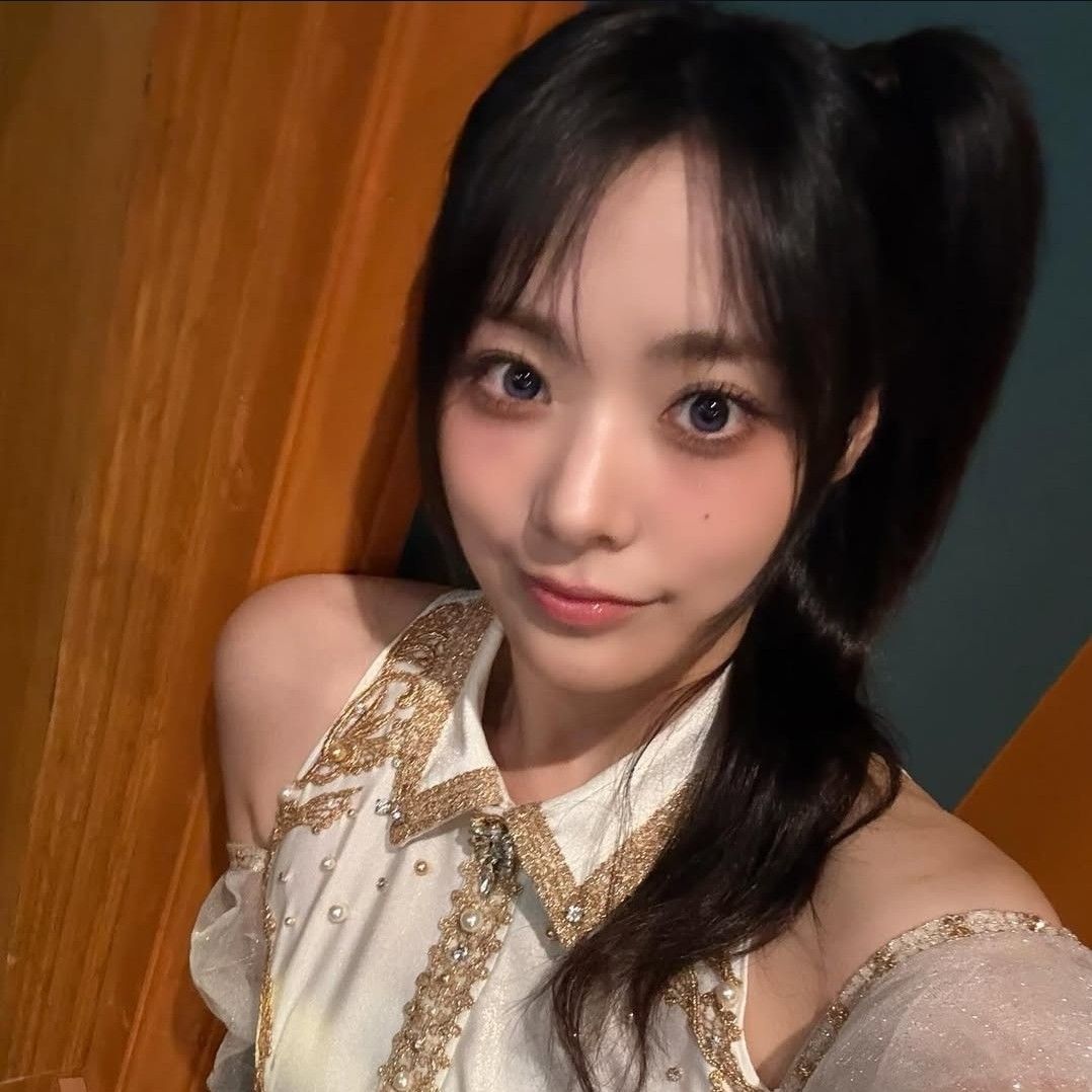 Recent activity shot of Siyeon (QWER)