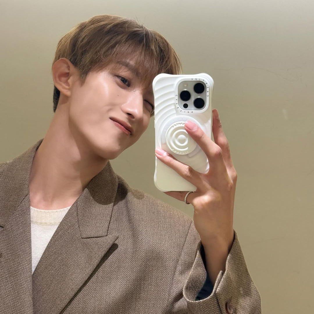 Momen yang diabadikan oleh penggemar DK (SEVENTEEN)