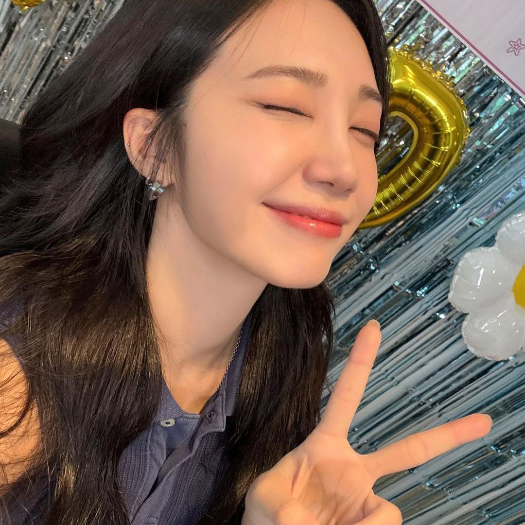 Behind-the-scenes cut of Jeong Eunji (Apink)