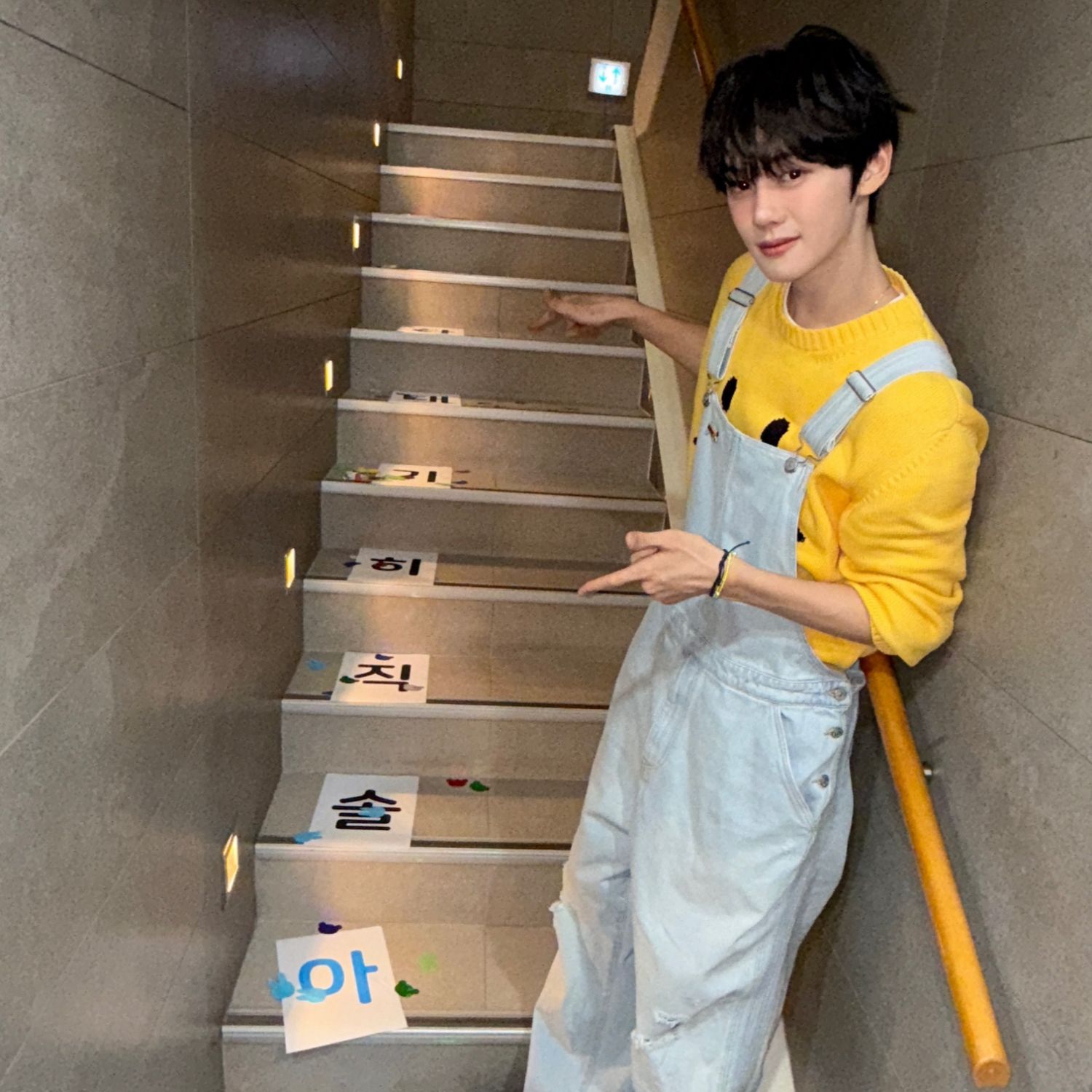 Latest photo of Kim Gyuvin (ZEROBASEONE)