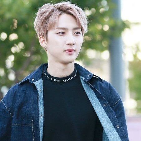 Behind-the-scenes cut of Hui (PENTAGON)