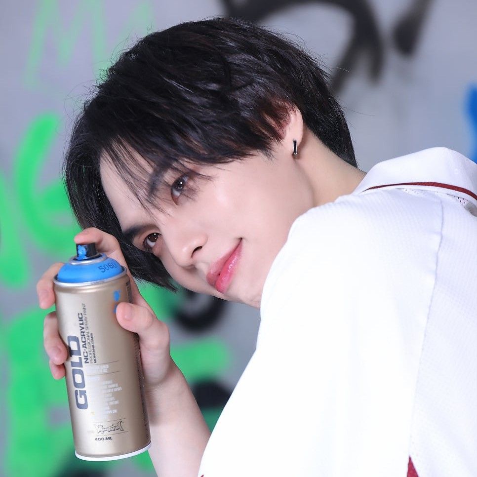 Behind-the-scenes cut of BX (CIX)