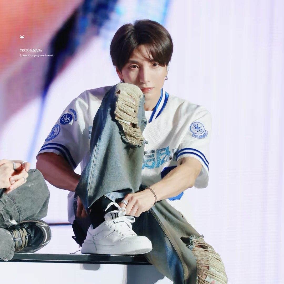A moment captured by Leeteuk (Super Junior)'s fan