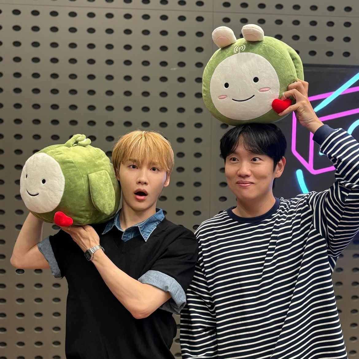 A moment captured by Jeon Woong (AB6IX)'s fan