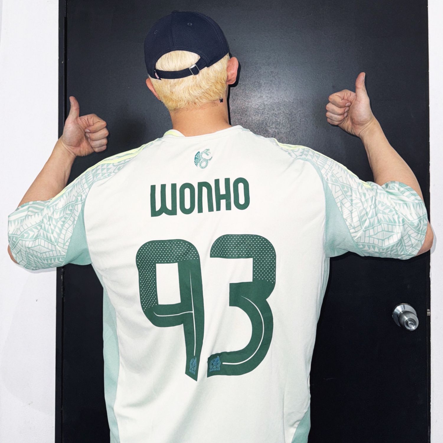 Momen yang diabadikan oleh penggemar Wonho