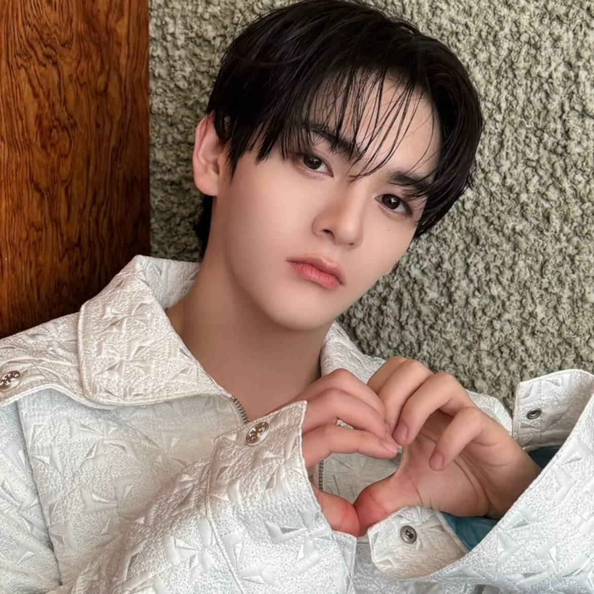 Recent activity shot of Sungyun (n.SSign)