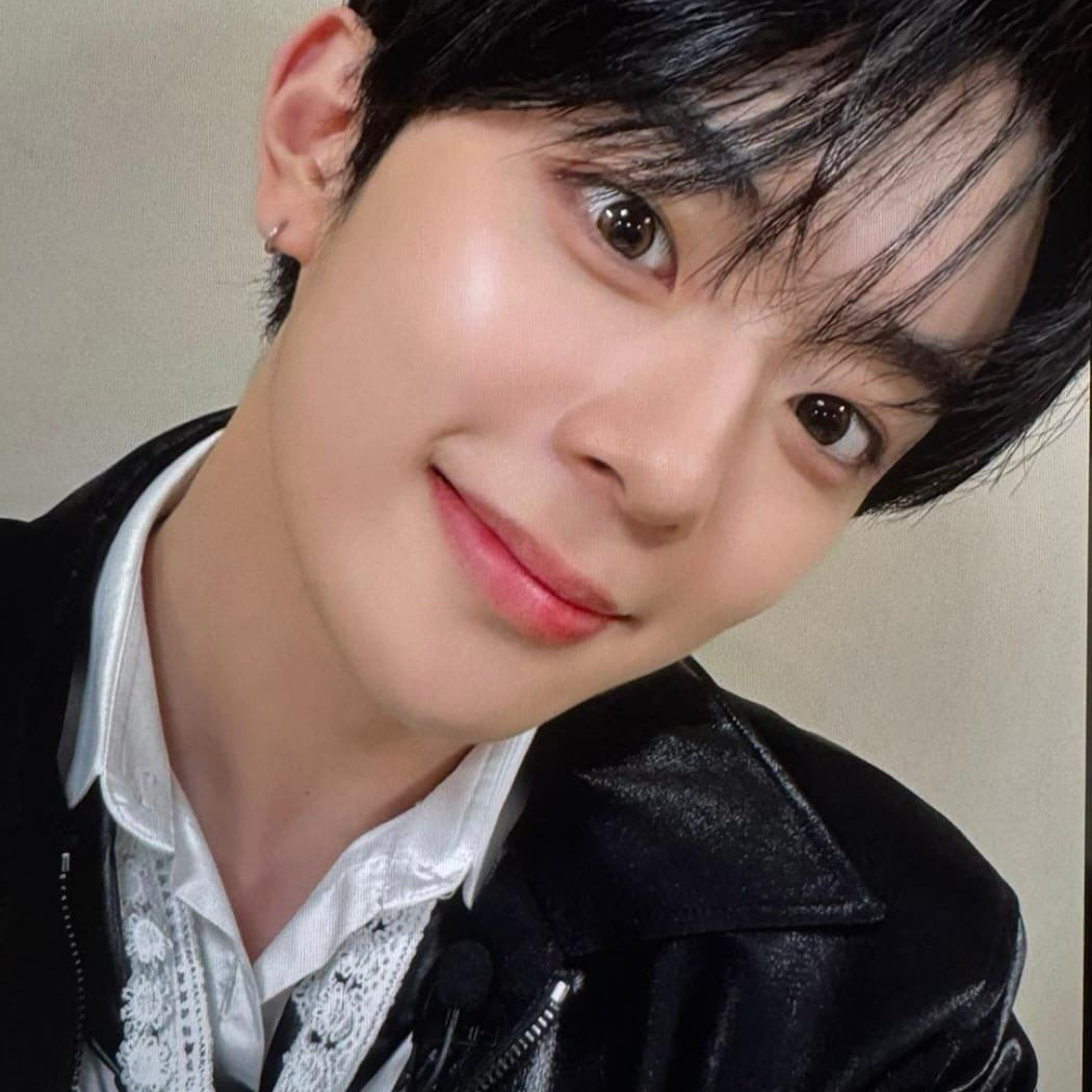 Recent activity shot of Kangmin (VERIVERY)