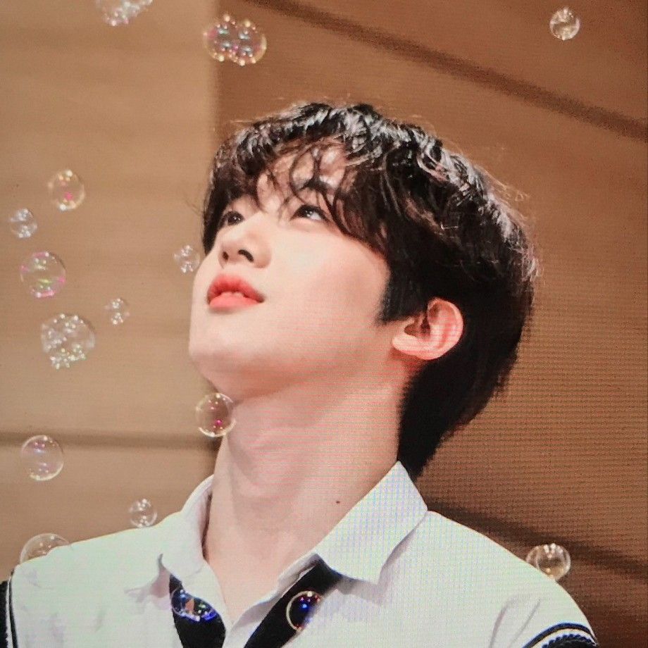 Behind-the-scenes cut of Kim Yohan (WEi)