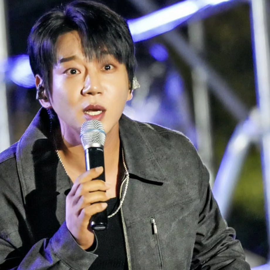 A moment captured by Hwang Chiyeol's fan
