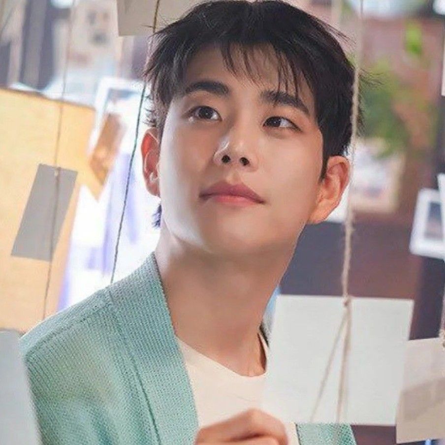 A moment captured by MJ (ASTRO)'s fan
