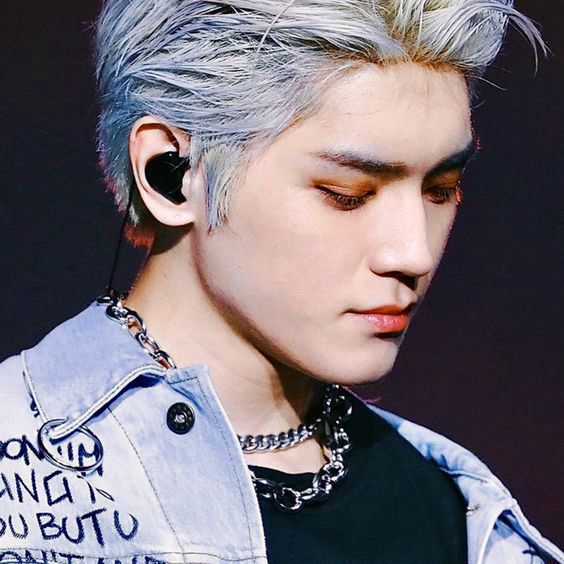 태용 (NCT 127)의 최신 사진