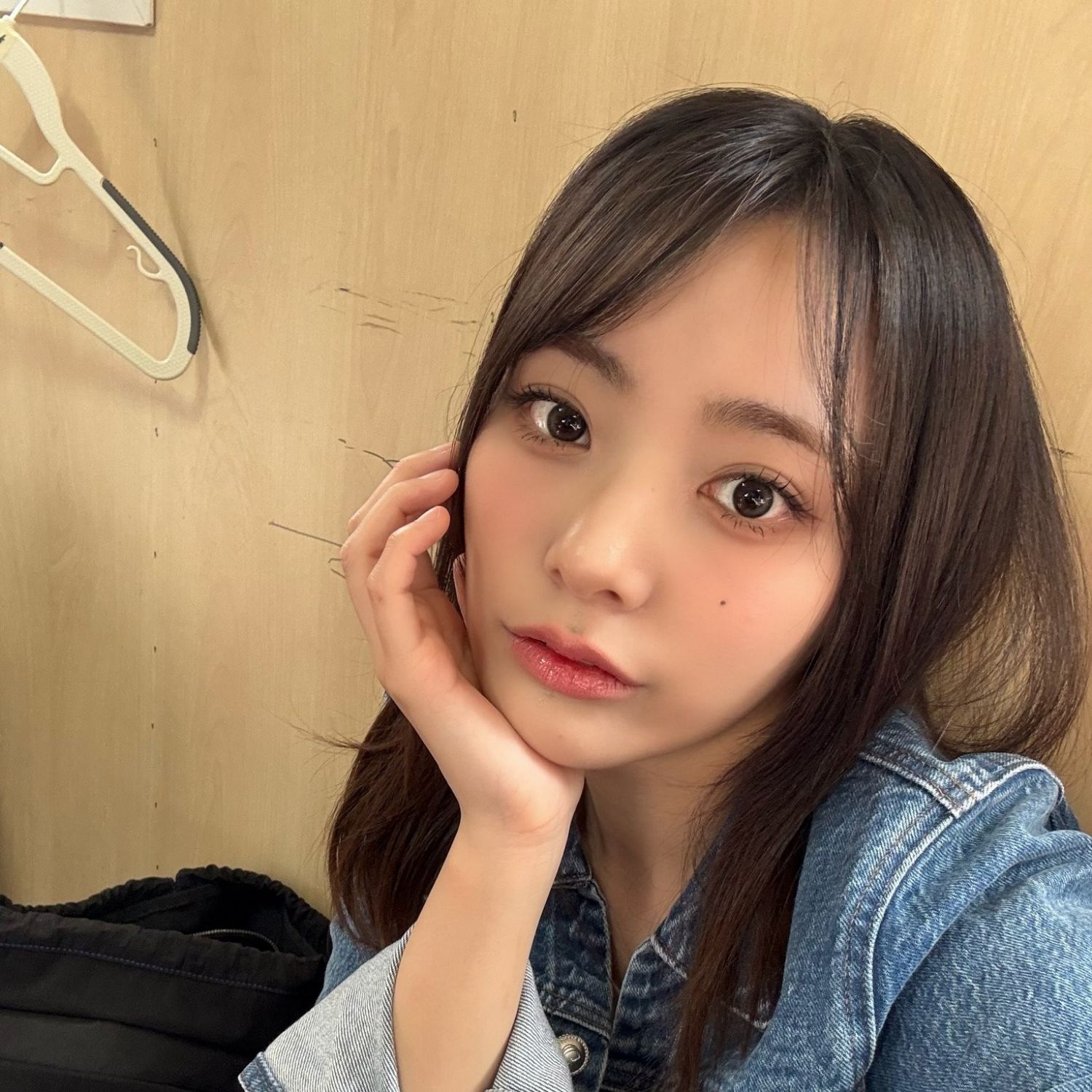 Recent activity shot of Siyeon (QWER)