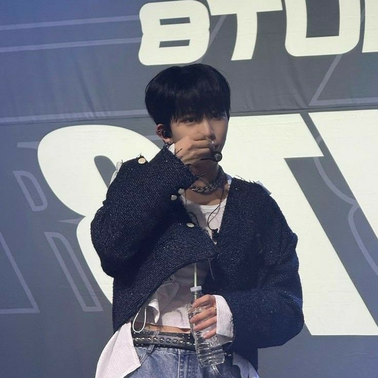 A moment captured by Yungyu (8TURN)'s fan