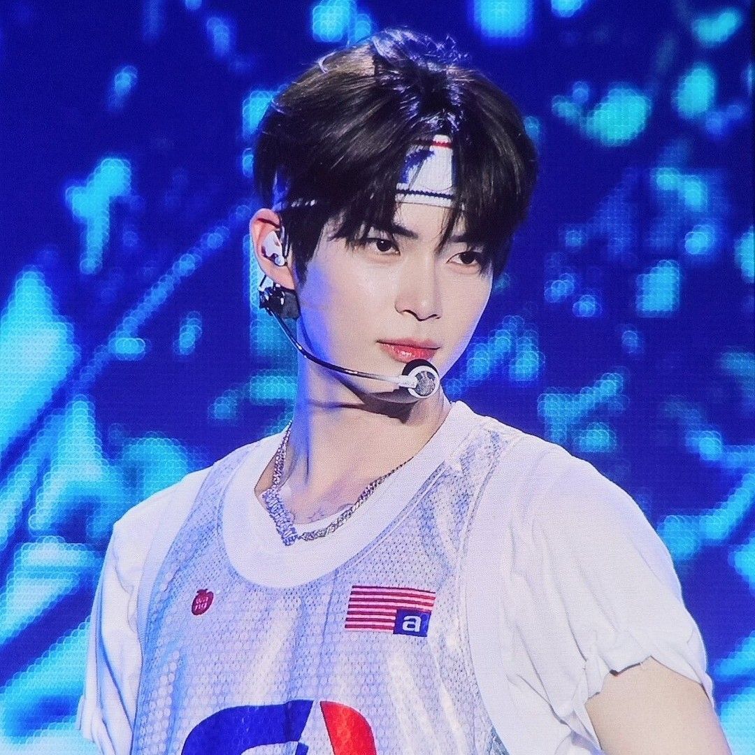 A moment captured by Sung Hanbin (ZEROBASEONE)'s fan