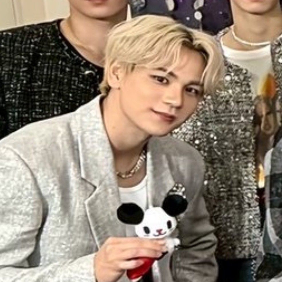 Recent activity shot of Mamehara Issei (JO1)