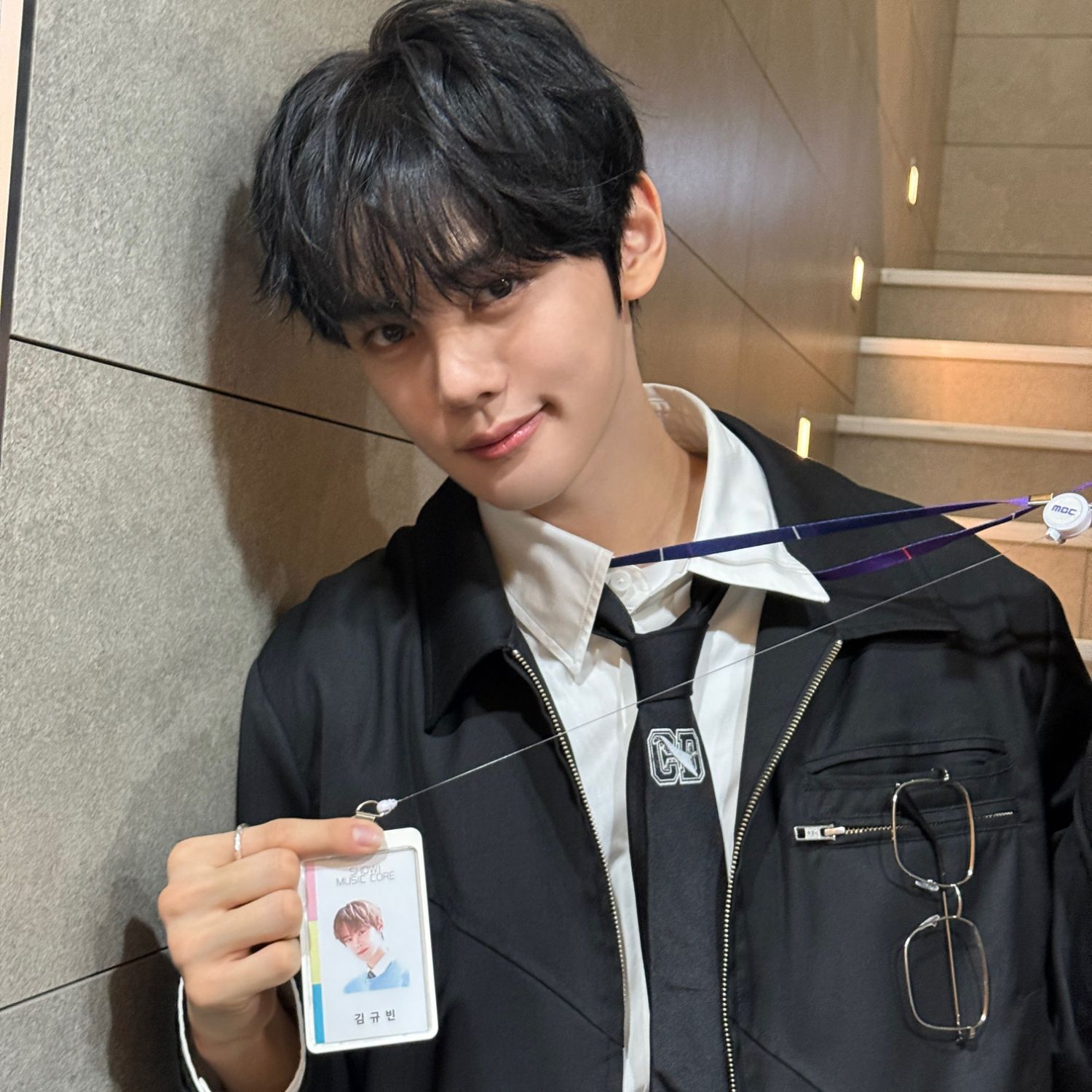 Recent activity shot of Kim Gyuvin (ZEROBASEONE)