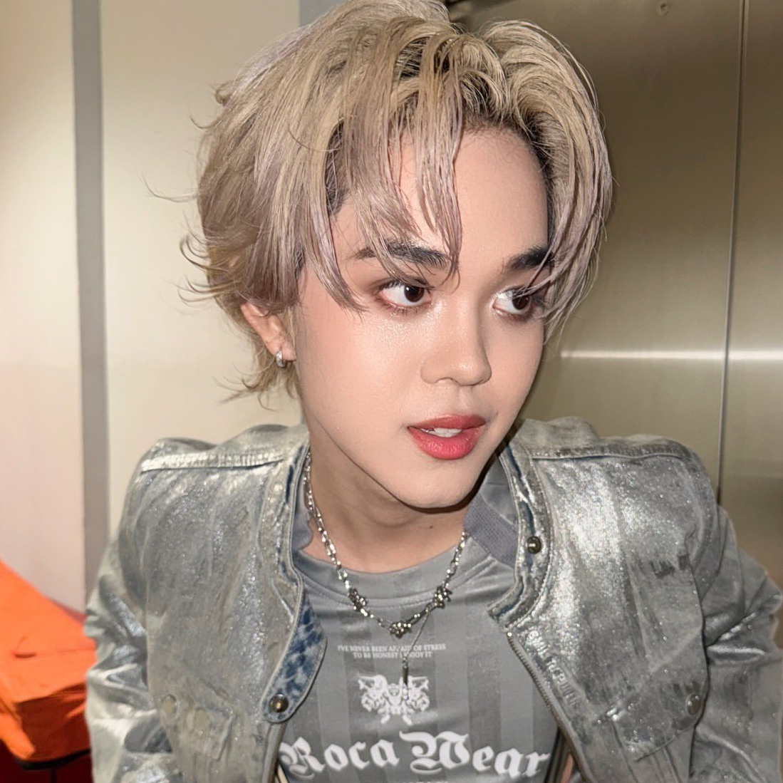 A moment captured by THI-O (NexT1DE)'s fan