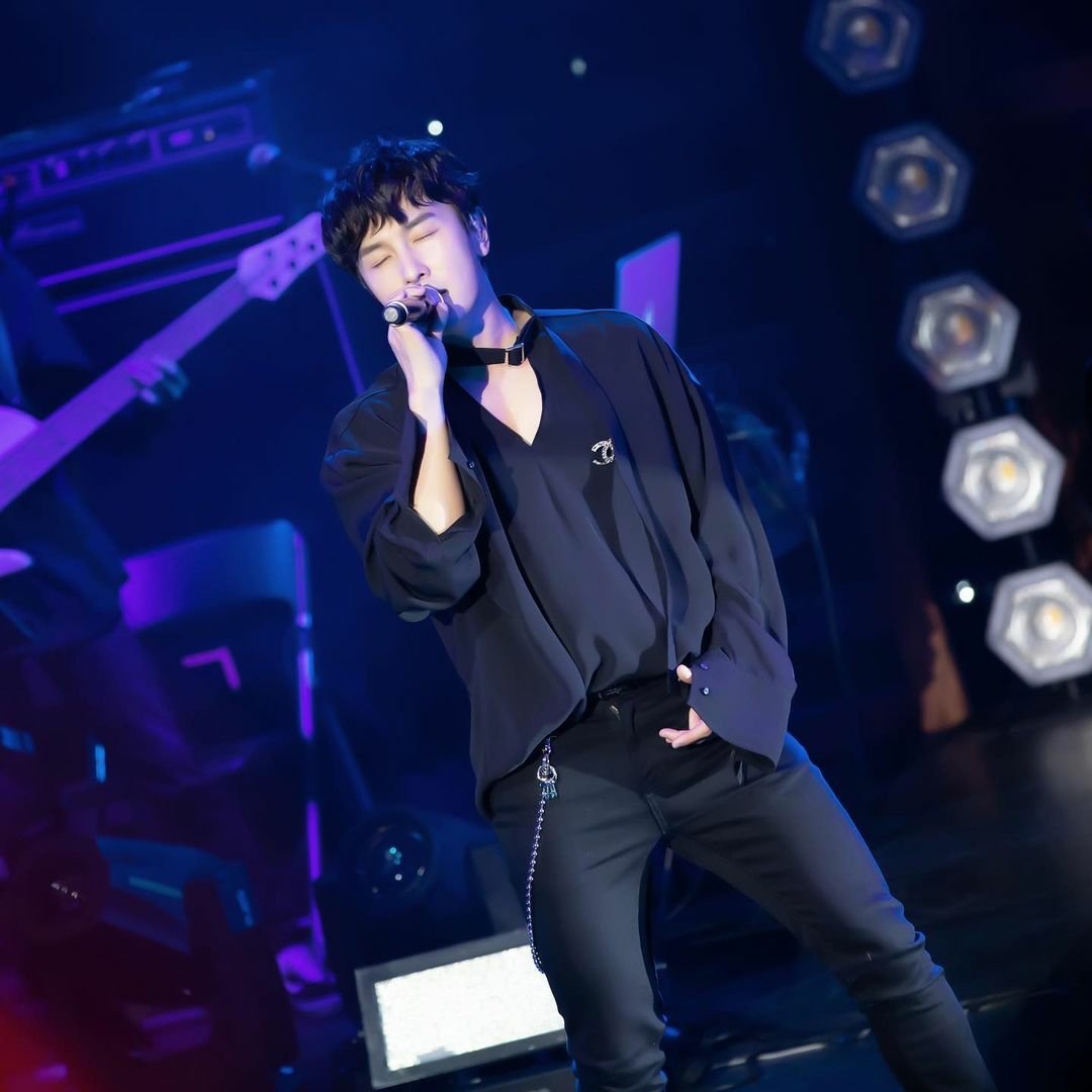 キム・ドンワン (神話)の最新写真