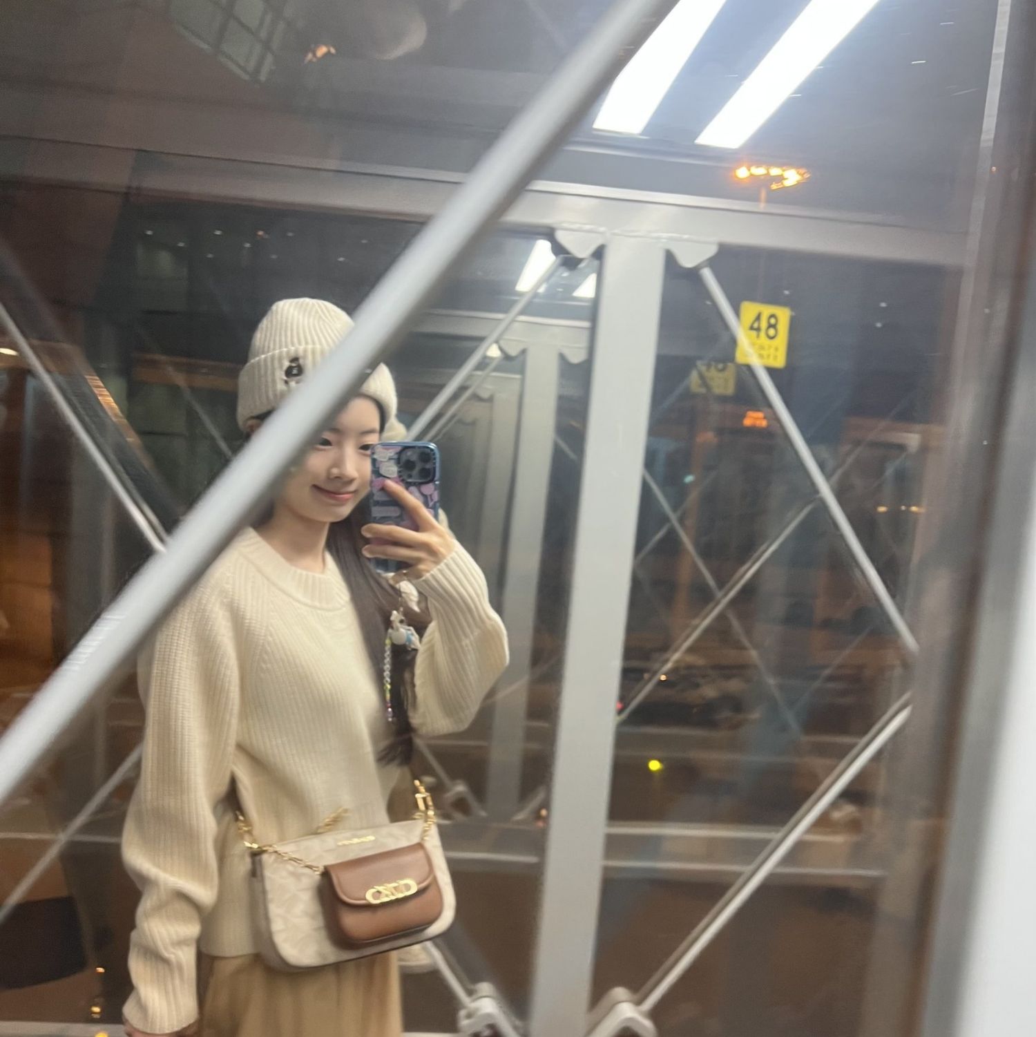 Behind-the-scenes cut of Dahyun (TWICE)