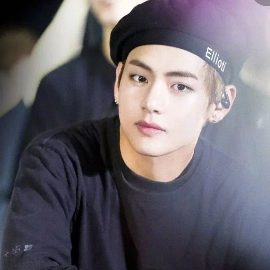 뷔 (방탄소년단)의 최신 사진