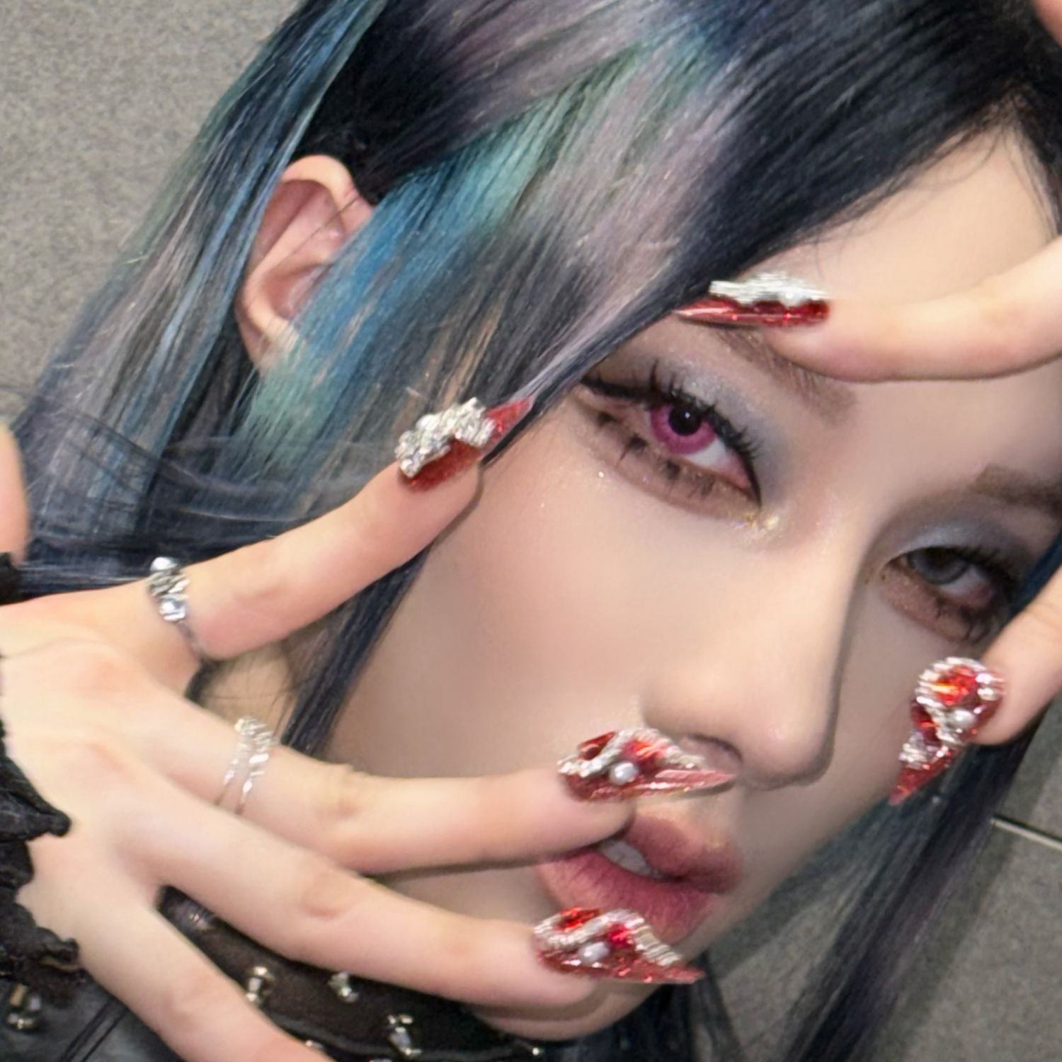 A moment captured by Rui (XLOV)'s fan