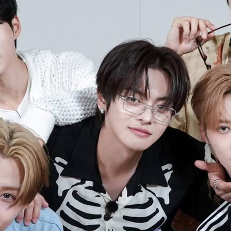 A moment captured by Lee Leo (ALPHA DRIVE ONE)'s fan