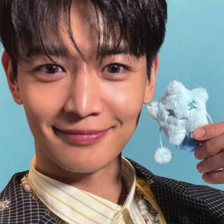 Behind-the-scenes cut of Minho (SHINee)