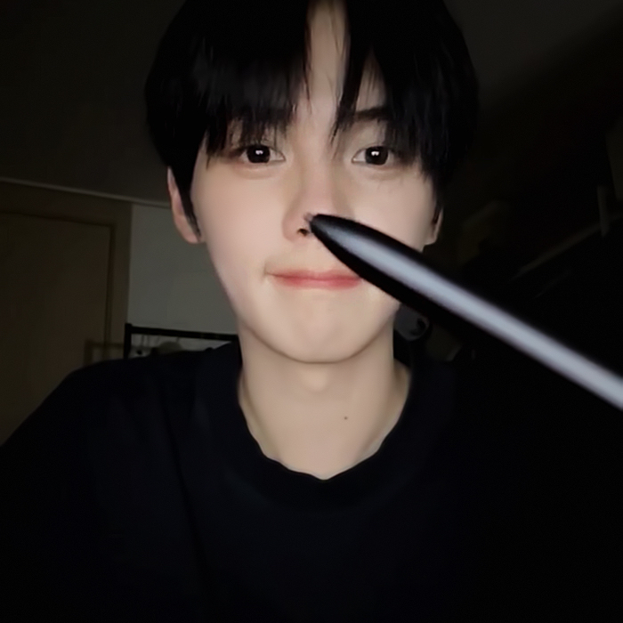 Recent activity shot of Kim Gyuvin (ZEROBASEONE)