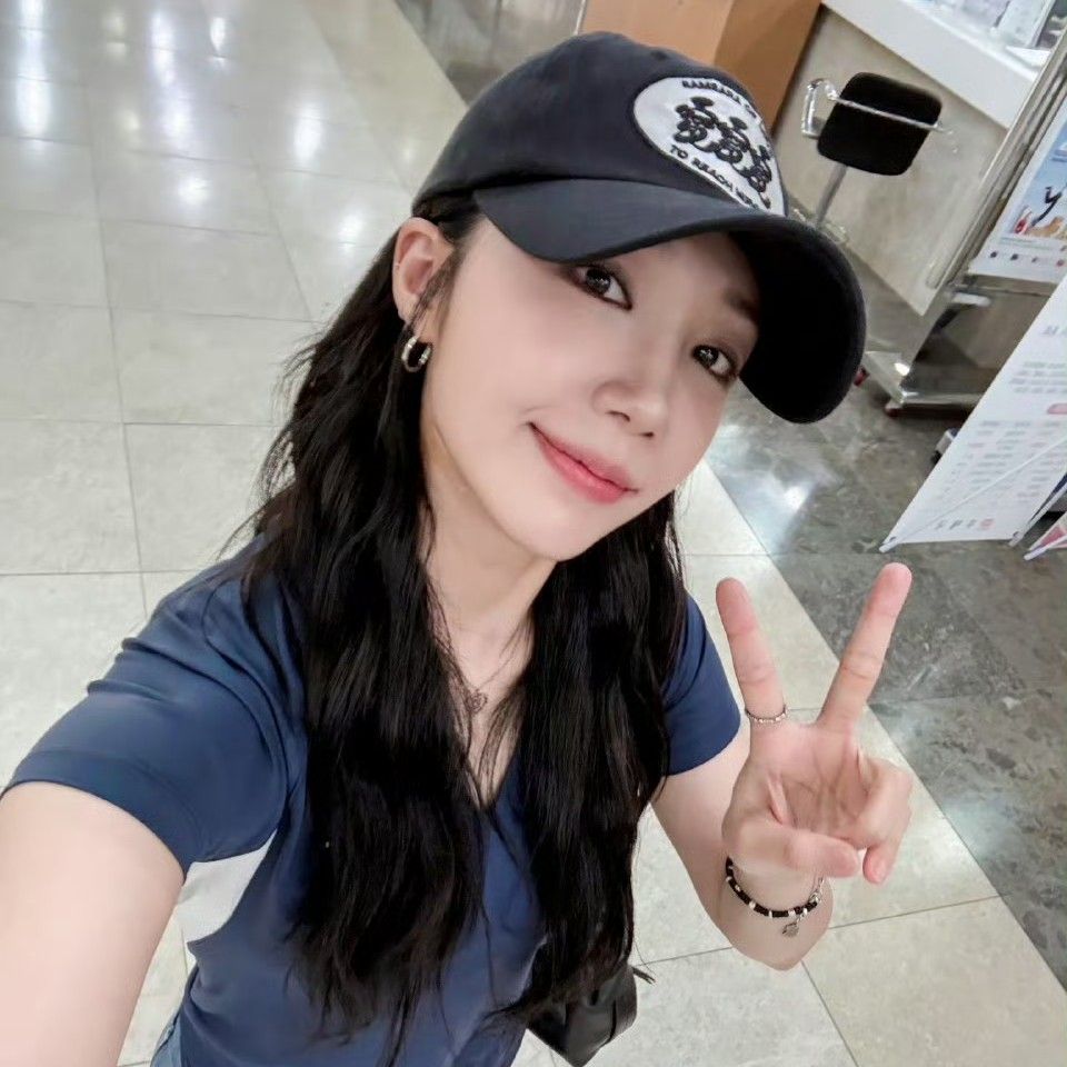 Foto aktivitas terbaru Jeong Eunji (Apink)