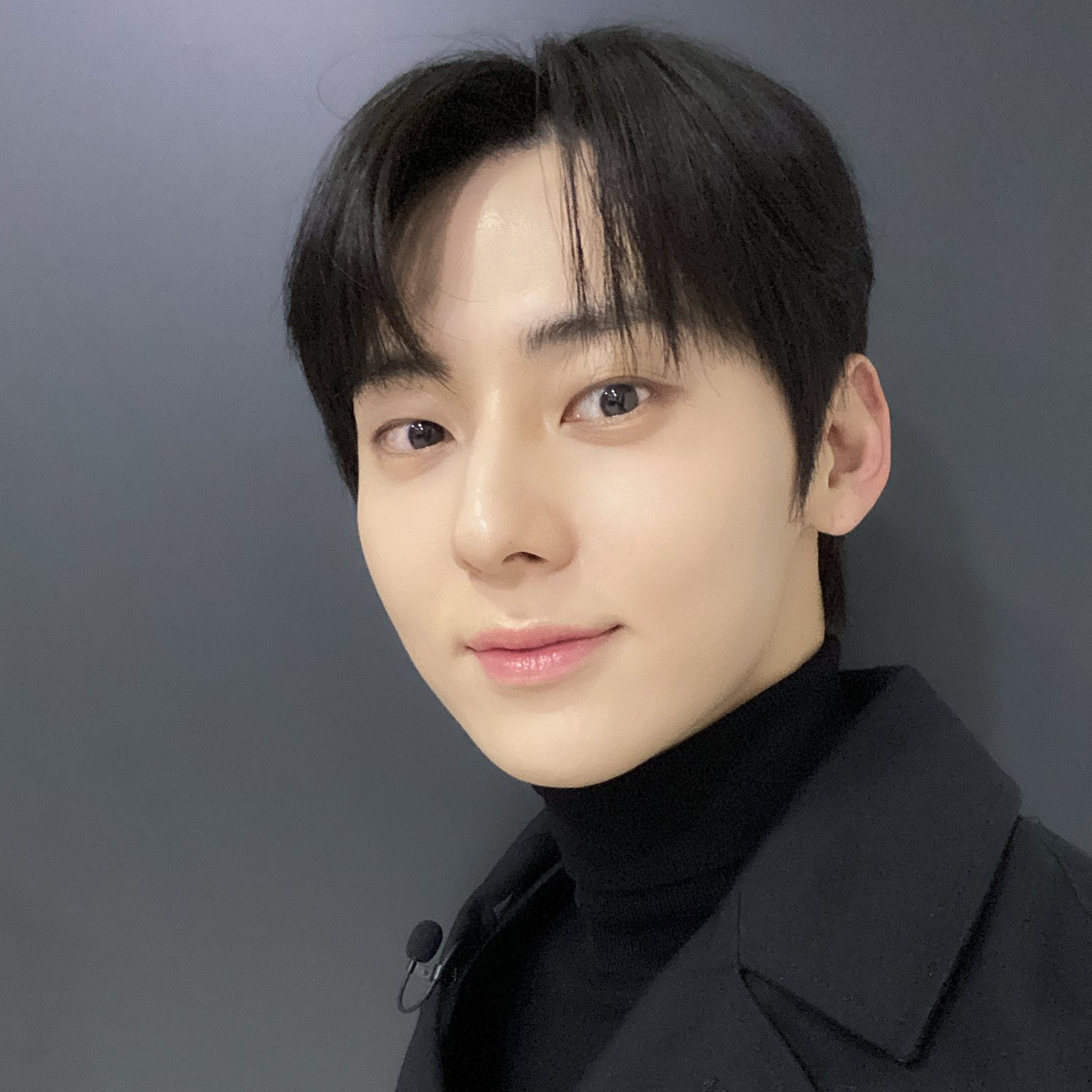 황민현 최근 활동샷