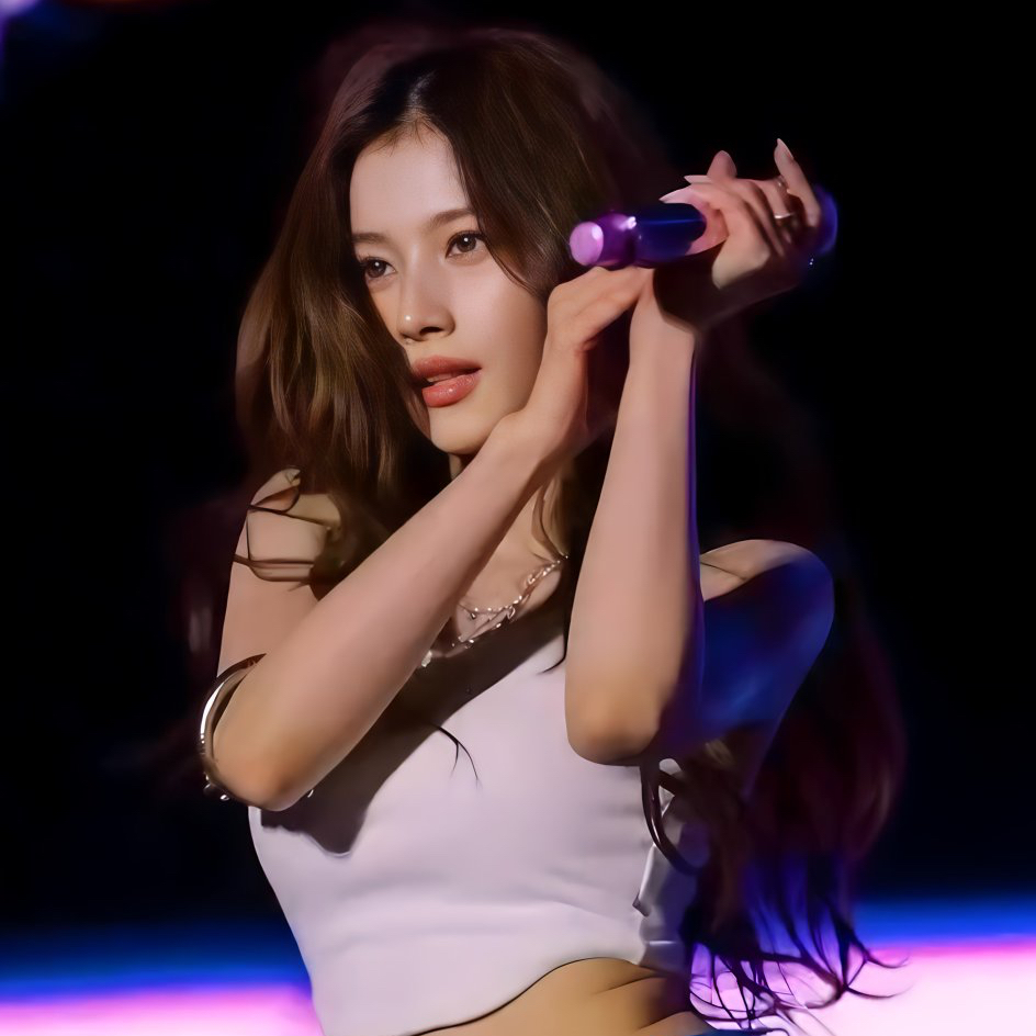 A moment captured by Sana (TWICE)'s fan