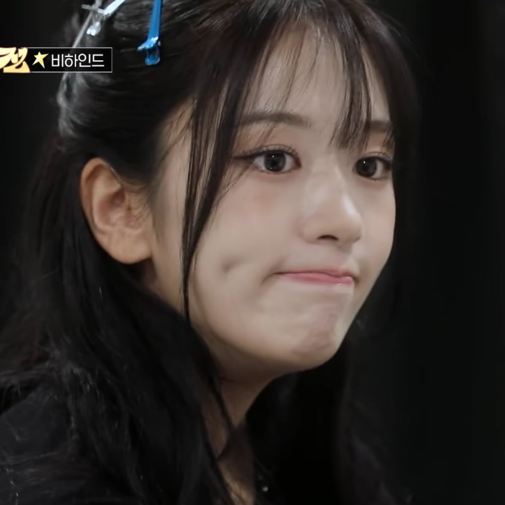 A moment captured by An Yujin (IVE)'s fan