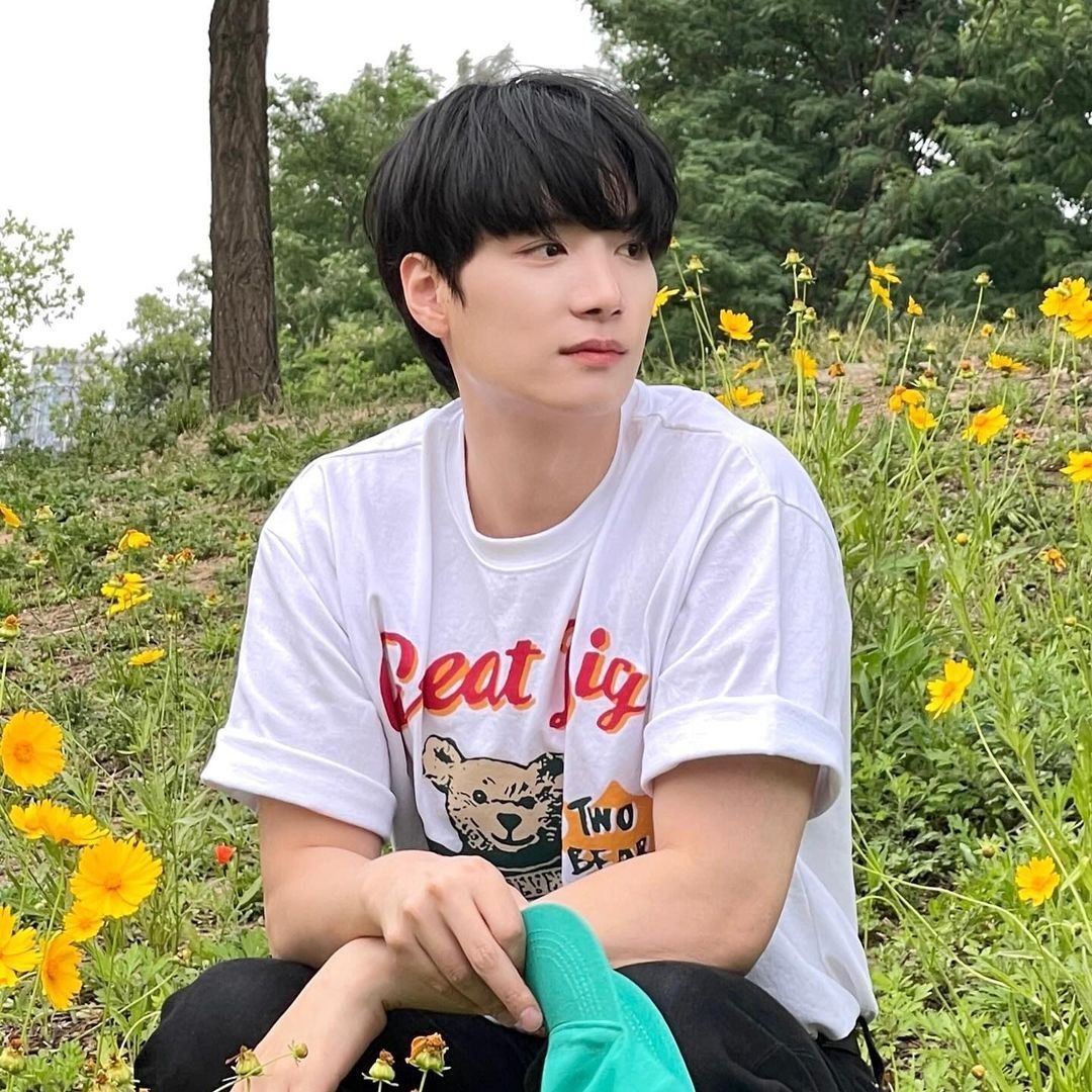 A moment captured by Kim Jonghyeon's fan