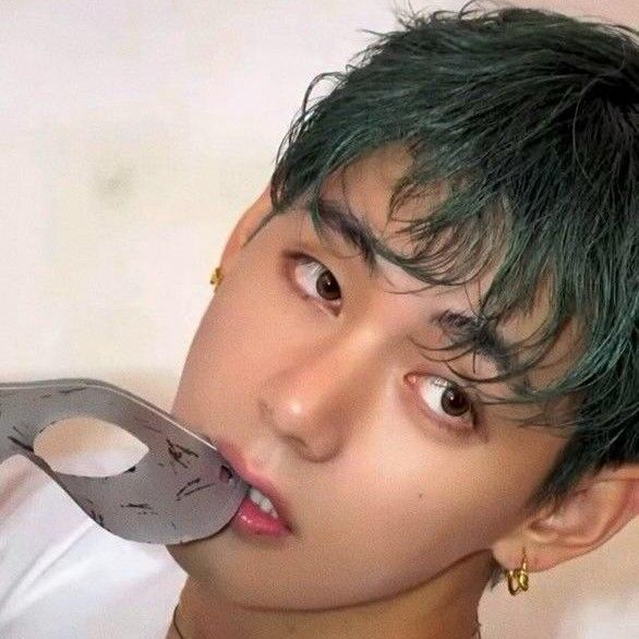 A moment captured by V (BTS)'s fan