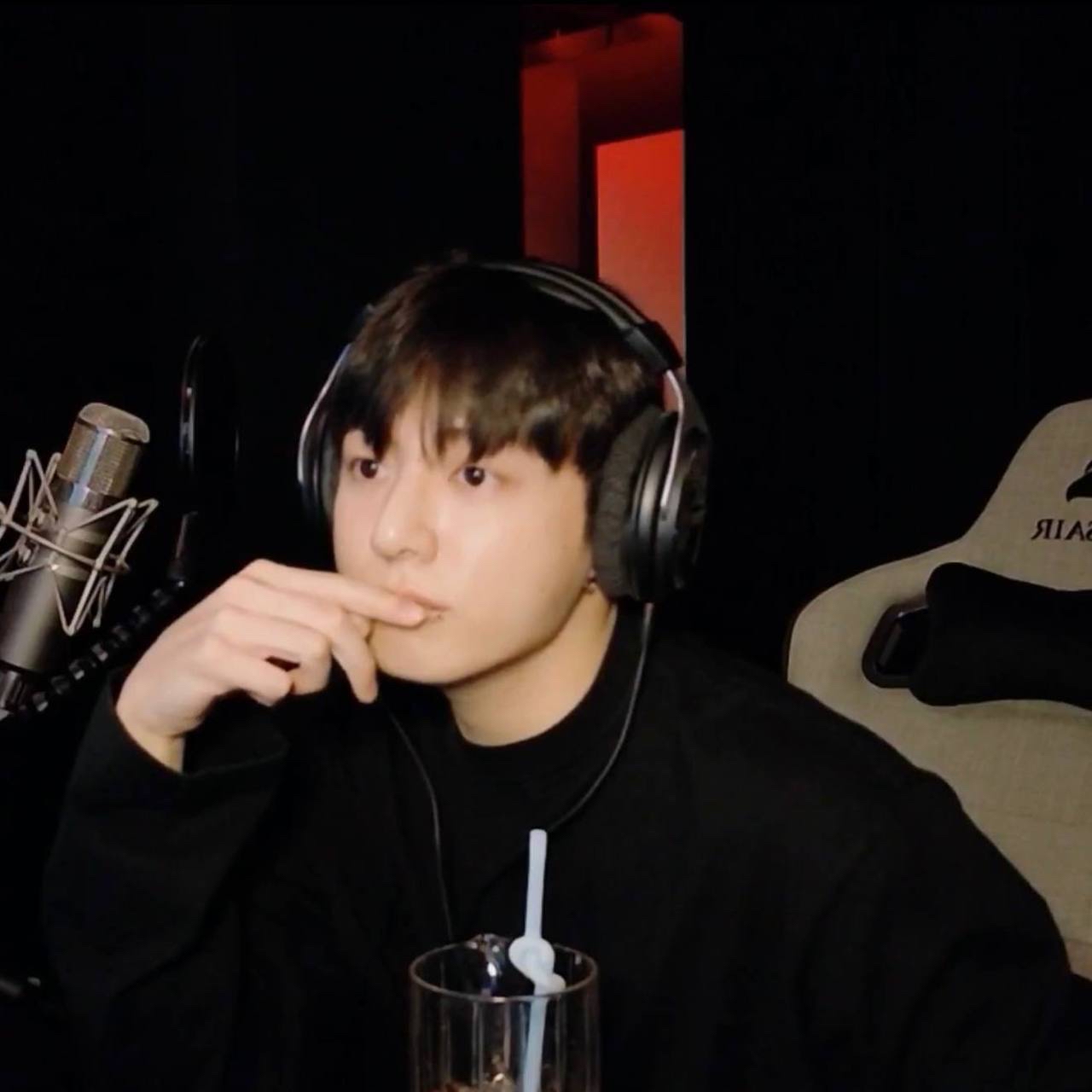 Momen yang diabadikan oleh penggemar Jungkook (BTS)