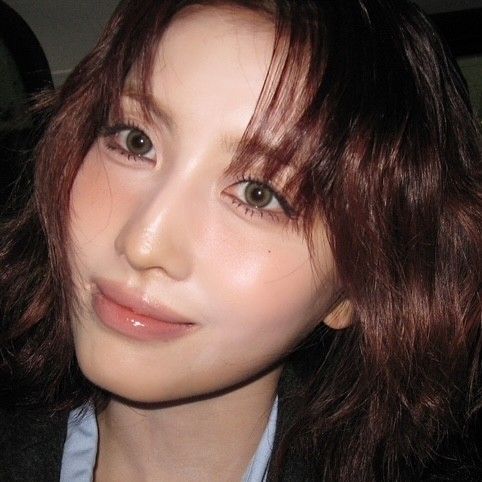 Recent activity shot of Momo (TWICE)