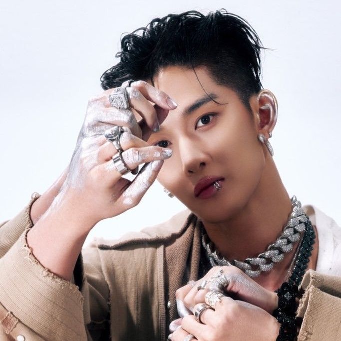 Behind-the-scenes cut of Bae Jinyoung