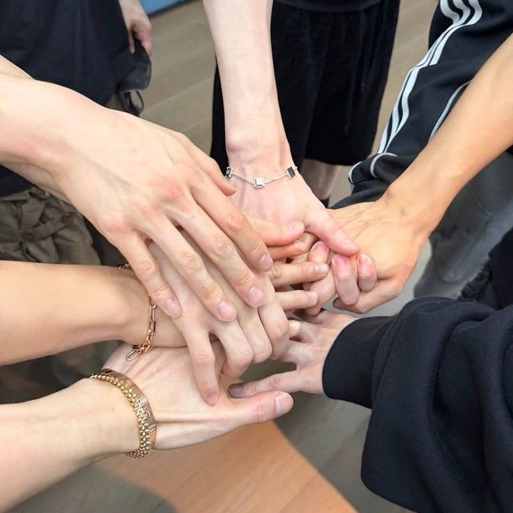Behind-the-scenes cut of Stray Kids