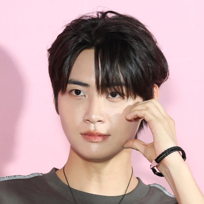 Recent activity shot of Lee Jinhyuk