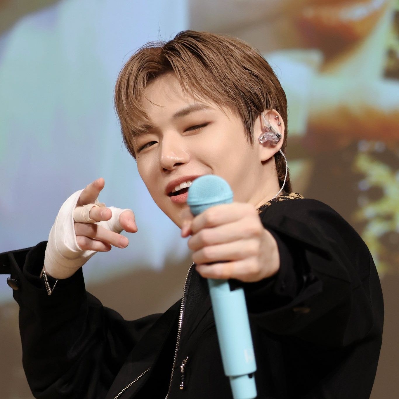 Behind-the-scenes cut of Kang Daniel